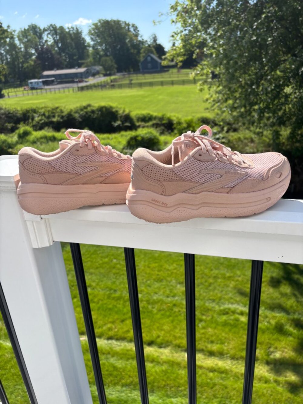 Brooks Women's Ghost Max SE size 7
